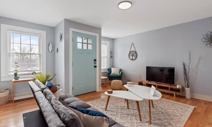 Apex House | BOHO BUNGALOW - STEPS FROM HISTORIC DOWNTOWN APEX