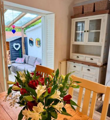 Staple Hill House | Boho-Chic Cottage Retreat