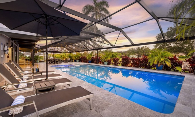 Central Naples House | Boho Chic Estate-40Ft Pool/Spa-Coolest House in Naples!