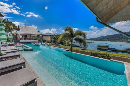 Airlie Beach Apartment | Boho Delux with sea views , Pool+Gym