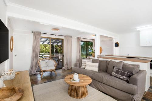 Culburra Beach House | Boho Pet Friendly 1 Min Walk to Beach