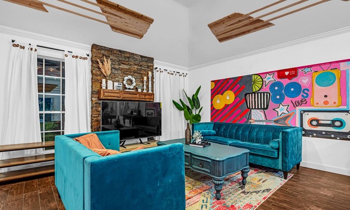 George Bush Park/Eldridge House | Boho Vibrant 80s Livings 4 BR's House Mural Garden in Houston Energy Corridor