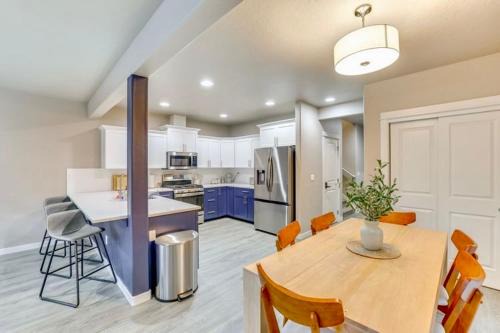 Sunset House | Boise Blue Retreat - North End - Hyde Park - 13 St