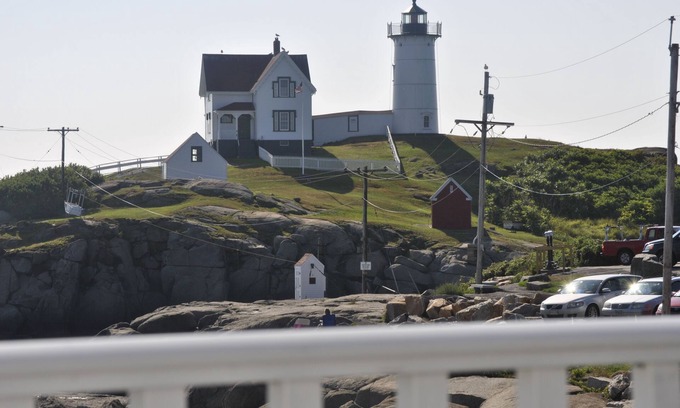 York Beach Cottage | Bold Ocean Front Cottage at Nubble light house