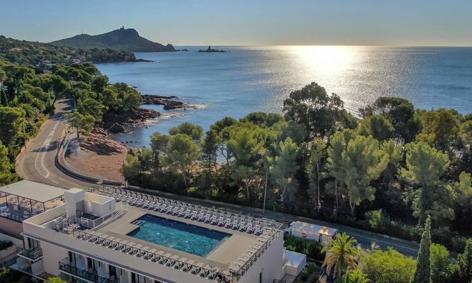 Boulouris-sur-Mer Apartment | Bon Rapport Qualité-Prix | Accès Piscine