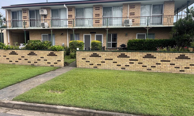 Bongaree Apartment | Bongaree Getaway, Clean Comfy, and Homely.