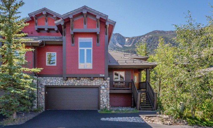 Mammoth Lakes House | Book for Fall! Spacious Mountain Townhome with Pool Table, Foosball, and Amazing Mountain Views!