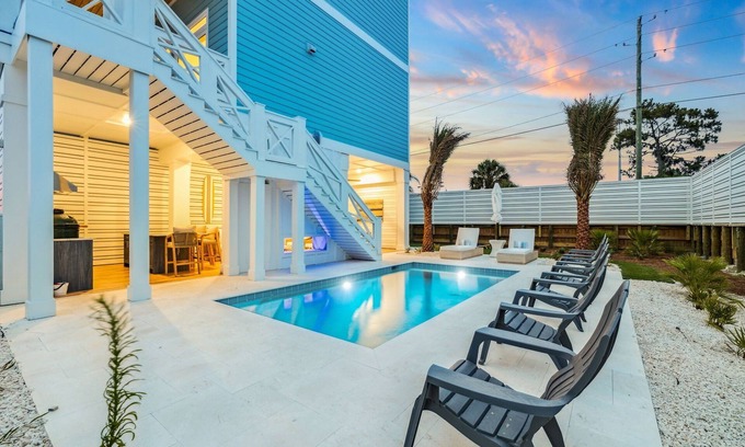 Port St. Joe House | Book Now for Fall Stays! Across from the Beach! Dogs Allowed! Private Pool! Pool Table! Cornhole!