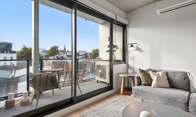 Cremorne Apartment | Book now for NYE- Walk to fireworks, MCG, Cafes & Train