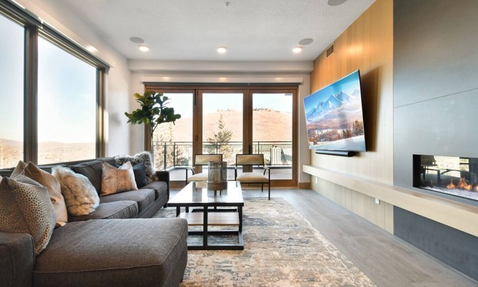 North Park City Condo | Book Today for Holidays Stays! Ski-in/Ski-out Access Condo in Slopeside Development, Near Downtown!