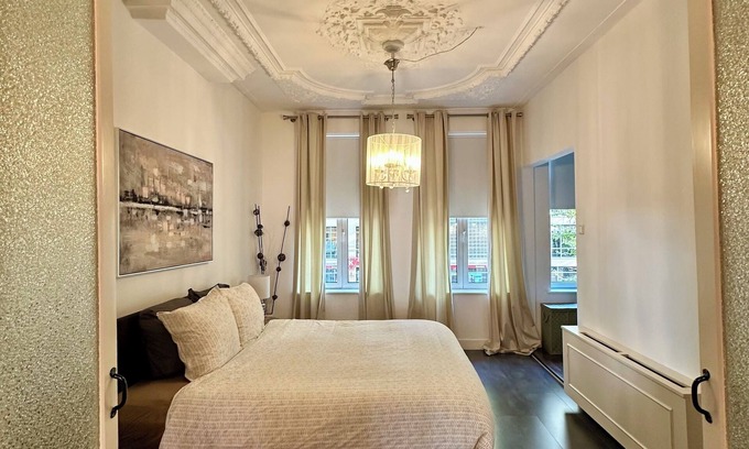 Plantage Apartment | Bookings welcome 2025-2026! 5 Star Reviews Apartment in the Heart of Amsterdam