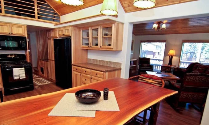 Ashland Cabin | BookStayHop - #47 & 48 Hyatt Prairie Rd. Compound -Hot Tubs and Mountain Views!
