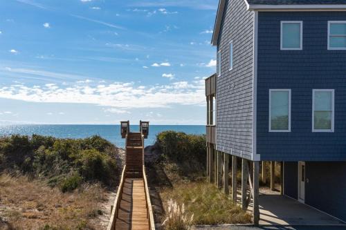 North Topsail Beach Apartment | Boomerang- Oceanfront Log Cabin in North Topsail