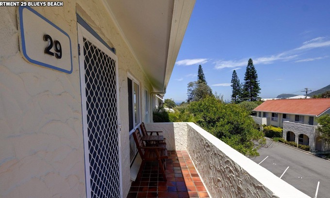 Blueys Beach Villa | Boomerang Point Apartment - Byo Linen