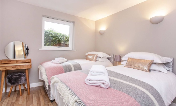 Bootham Cottage | Bootham Retreat- Superb City Centre Hideaway - sleeps 4 guests in 2 bedrooms