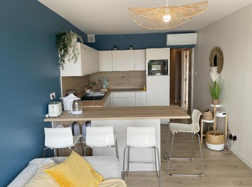 La Grande-Motte Apartment | Bord de mer: soleil, plage et grande terrasse pour instants de détente (Wifi, clim)