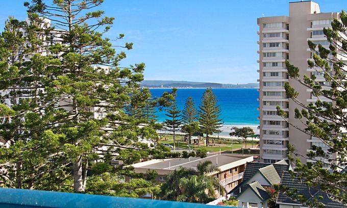 Tweed Heads Apartment | Border Terrace Unit 13 close to beaches, shopping and clubs in Coolangatta & Tweed Heads area