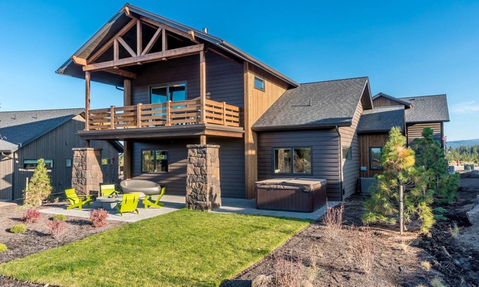 Bend House | Borders Bend's bike trails, 24-hr staff ~ concert shuttle ~ resort amenities~ 🐶