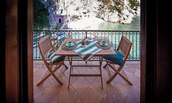 Conca dei Marini Apartment | Borgo di Conca-La Marinella-apartment on the beach of Conca dei Marini.