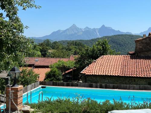 Arlia House | Borgo di Quarazzana holiday house with pool for groups Tuscany