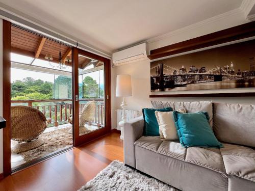 Tres Pinheiros Apartment | Bosque das Azaléias 1 dorm by Achei Gramado