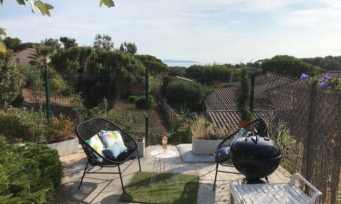 Giens House | Bottom of villa with sea view terrace and 10 minutes walk from the sea.