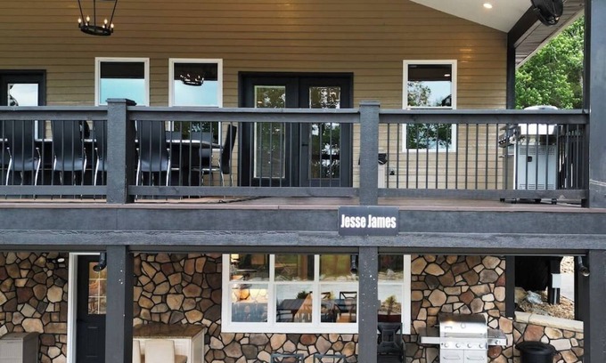Hermann House | Bottom right Jesse James