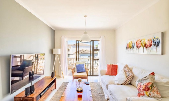 Century City Apartment | Bougain Villas