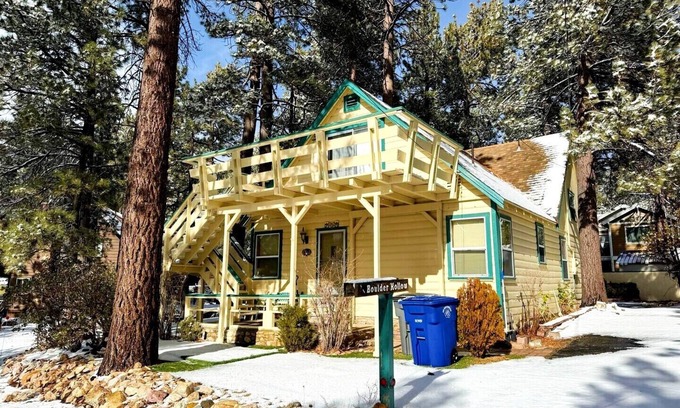 Boulder Bay Cabin | Boulder Hollow - Features an older style to experience a rustic cabin! Lakeview!