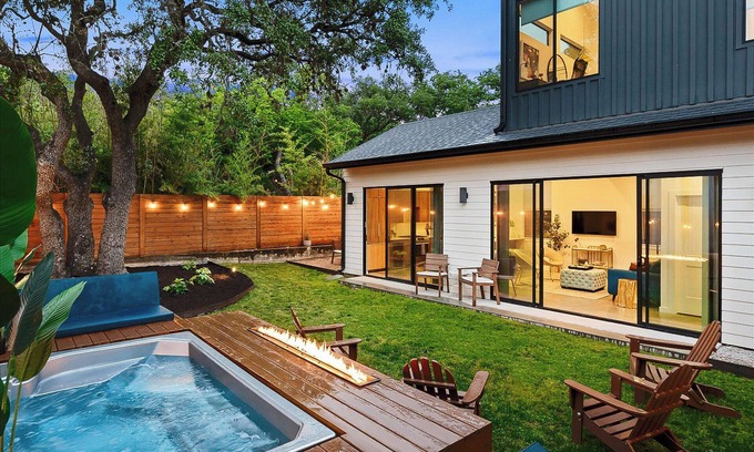 Bouldin House | Bouldin Villa + Cold Plunge Pool-La Casa Barton!