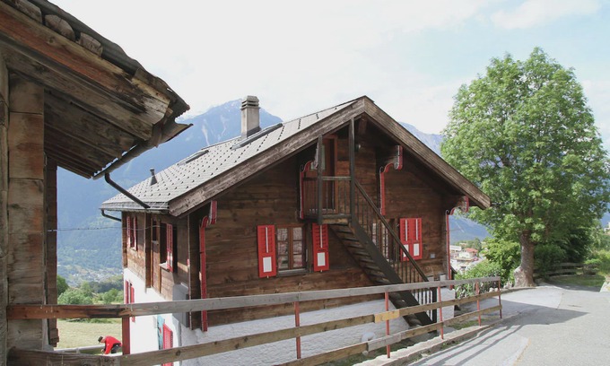 Erschmatt Apartment | Boutique Apartment in Valais with Balcony
