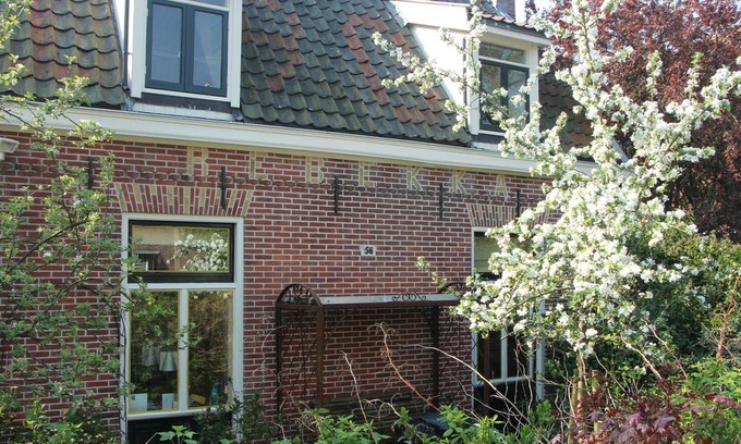 Hilversum House | Boutique Holiday Home in Hilversum with Garden