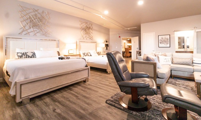 Seneca Apartment | Boutique hotel in historic downtown Seneca. Room #2 Owners Suite. Q/K combo.