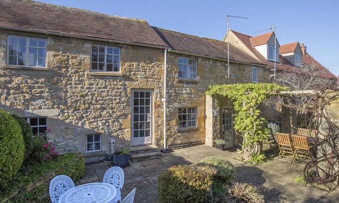 Broadway Cottage | Box Cottage - sleeps 4 guests in 2 bedrooms