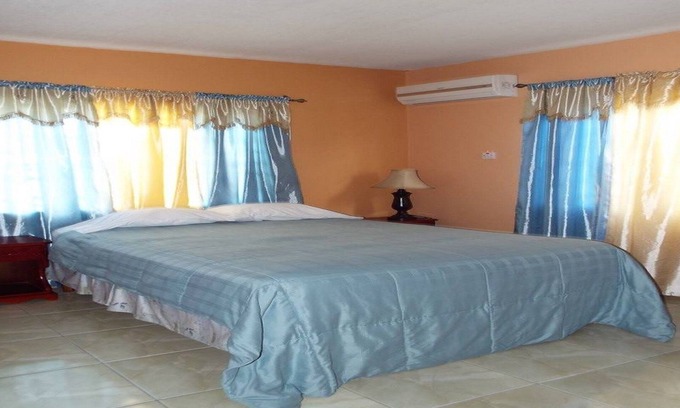 Spanish Town House | BPO/Business Travellers/Large Group Accommodation