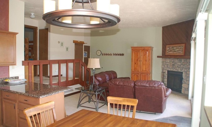 Wildernest Condo | Br107B 2Bedroom/2 Bath, Great Views, Wifi, Fireplace, Clubhouse & Carport