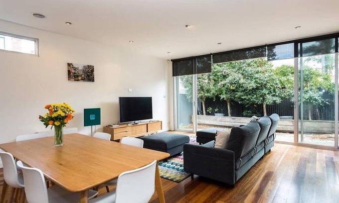 Richmond Bed & Breakfast | Bradman Modern Style A Walk To Mcg, Swan St, Cbd