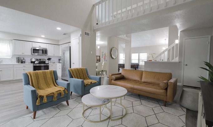 George Bush Park/Eldridge House | Braes Place | King Suite, Pool Table, Wet Bar, Fast Wifi, Spacious Yard w/Grill