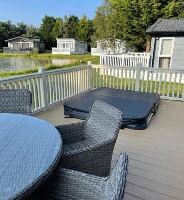 Allerthorpe House | Bramble Lodge with Hot Tub