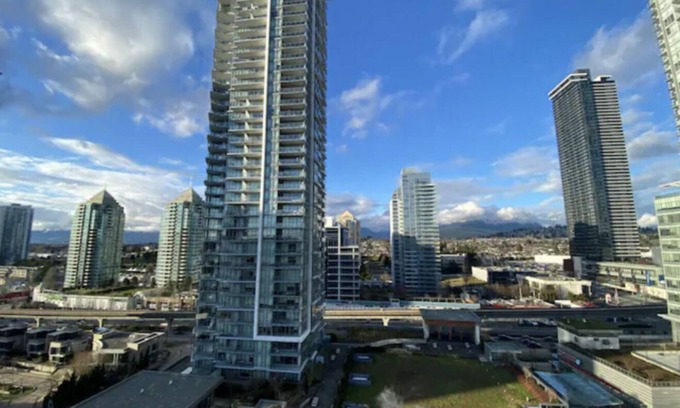 Burnaby Condo | Brand New 1 BDR+1Den With Mountain View+Free Parking