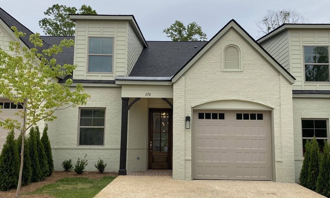 Auburn House | Brand New! 2.2 miles to football stadium. 2.5 to Toomer’s Corner. EV outlet.