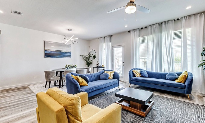 Southeast Houston House | Brand New 3Bd Luxury Family-Friendly Home mins 2 Downtown,NRG Stadium,Med Center
