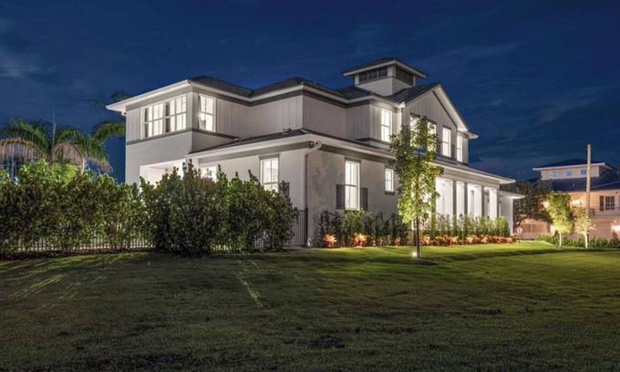 East Naples House | Brand new 4bdr, 5 bath luxury house 1 mile from 5th Avenue and Beached