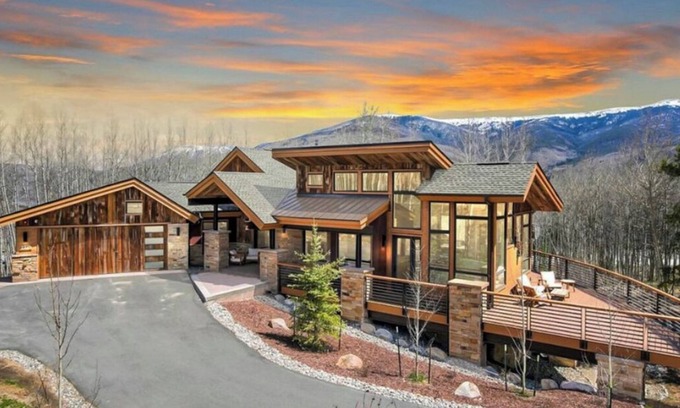 Silverthorne House | BRAND NEW beautiful Luxury home with Modern touches in charming Silverthorne