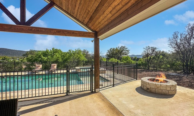 Sabinal House | Brand new for 2025 | On the golf course in Concan