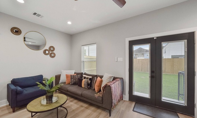 South Central Houston House | Brand new home 3bdnclose to Medical Center/Convention Ctr/Stadiums