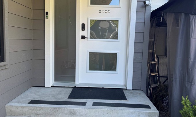 West Porpoise Bay House | Brand new house in lookout Avenue with the nice ocean view mountains.