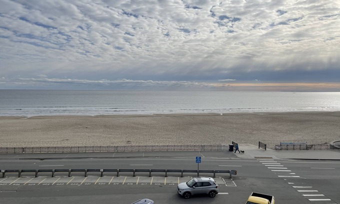 Hampton Condo | Brand new oceanfront condo directly across from the beach