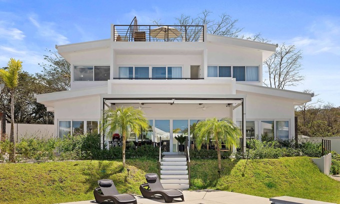 Avellanas Beach House | Brand New Professionally Decorated Luxury 5 Bed Avellanas Home Minutes to Beach
