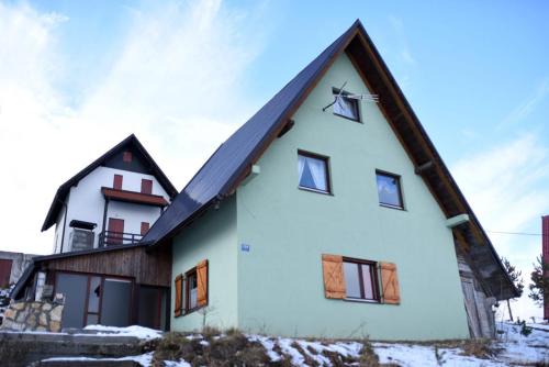 Canton 10 Ski Chalet | Brano
